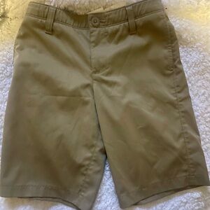 Under Armour Boys size 10 Khaki Flat Front Shorts